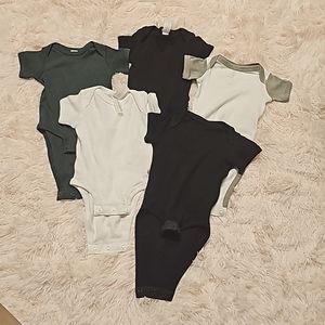 Brand New solid color infant onesies. Lot of 5. 100% cotton. Newborn